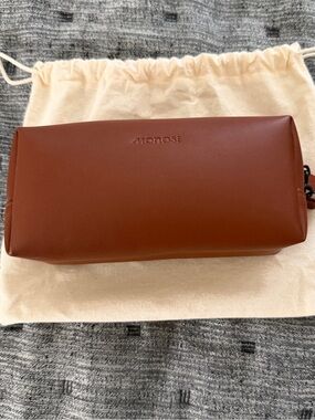Metro Toiletry Travel Case - Vegan leather